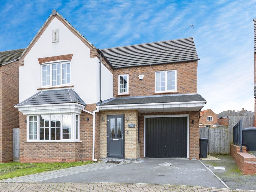 4 bed detached house for sale in Monterey Court, Leicester LE5, £