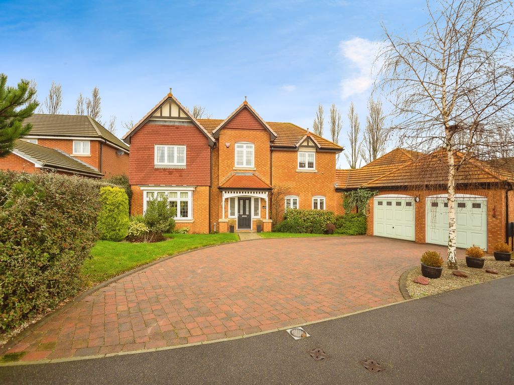 4 bed detached house for sale in Kingsborough Drive, Sheerness ME12, £