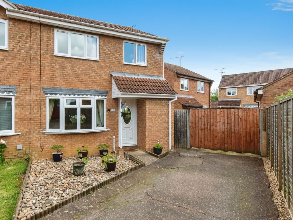 3 bed semidetached house for sale in Turner Road, Stowmarket IP14, £