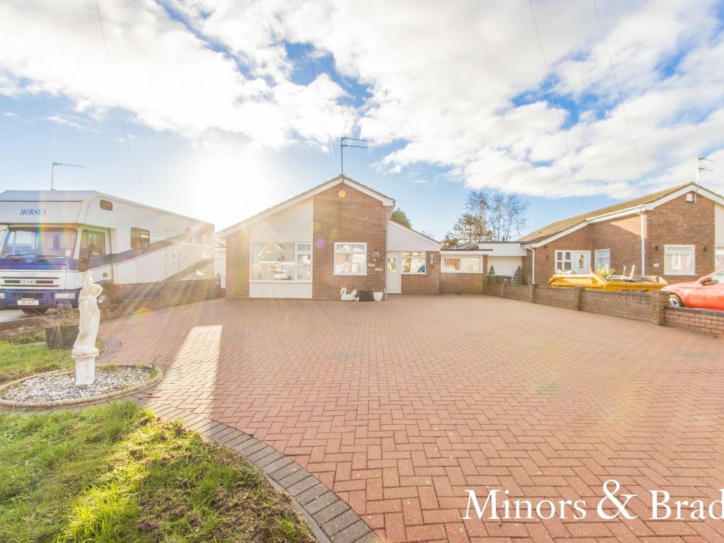 3 bed detached bungalow for sale in Lawnswood Drive, CaisterOnSea