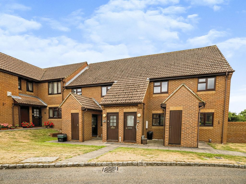 2 bed flat for sale in Lansdowne Way, High HP11 Zoopla