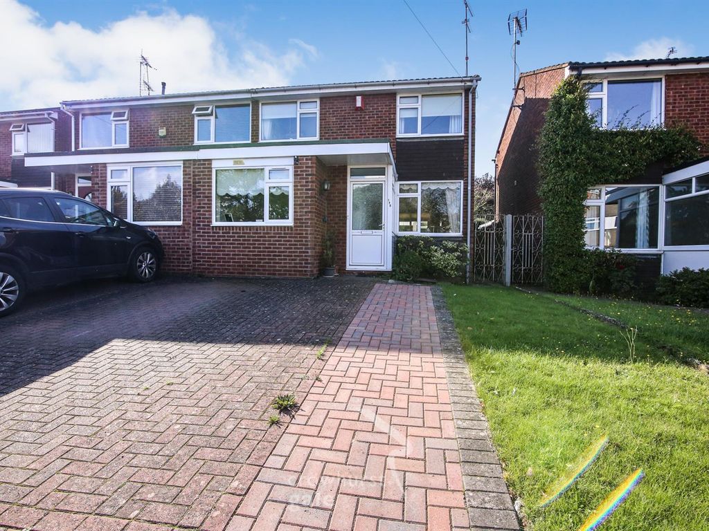 4 bed semidetached house for sale in Frobisher Road, Bilton, Rugby