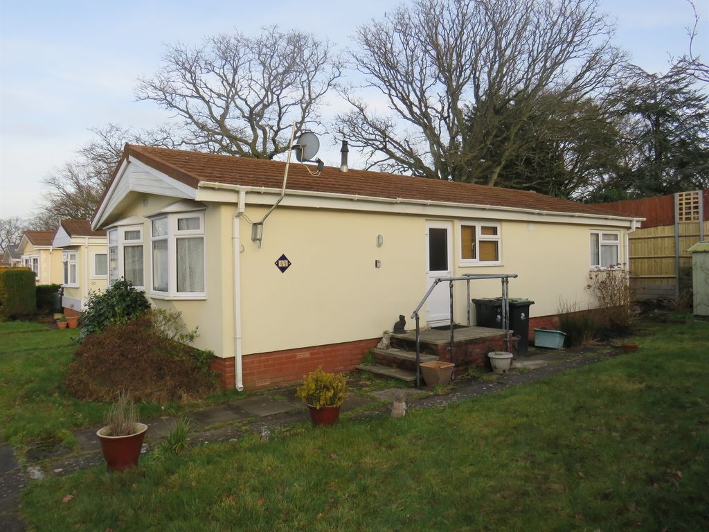 2 bed mobile/park home for sale in Corfe Road, Stoborough, Wareham BH20