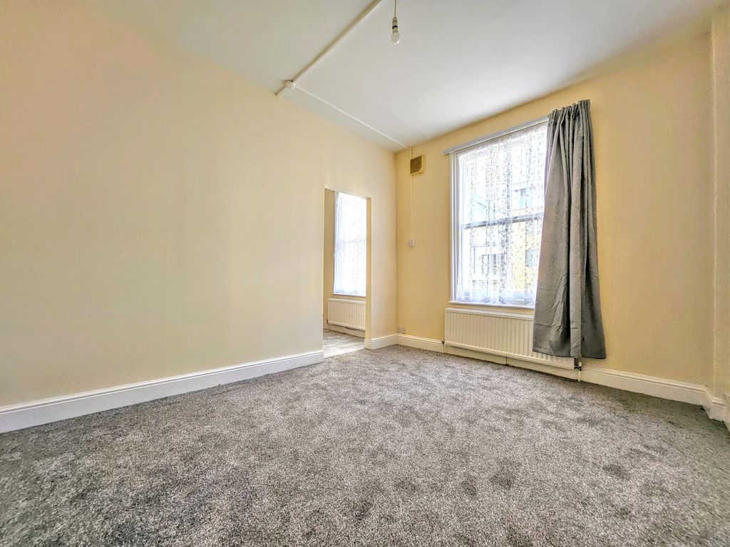 2 bed flat for sale in Kilburn Park Road, London NW6, £400,000 Zoopla