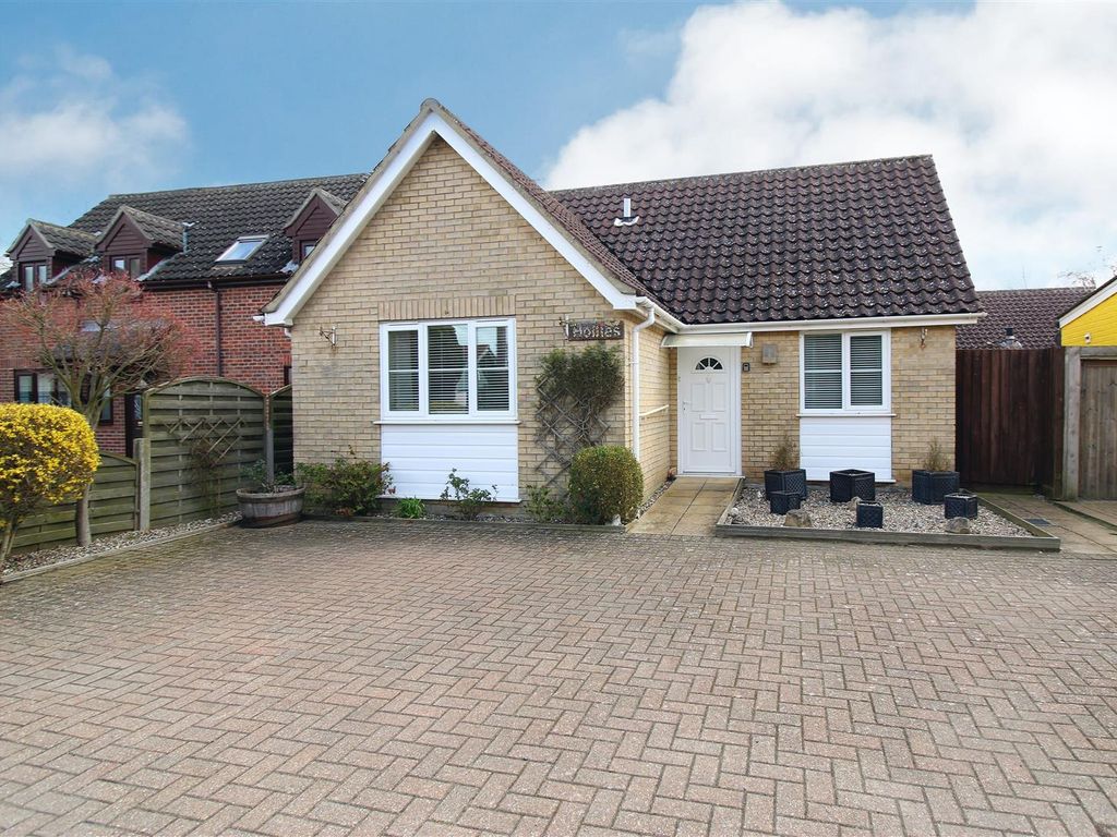 2 bed detached bungalow for sale in Finningham Road, Old Newton