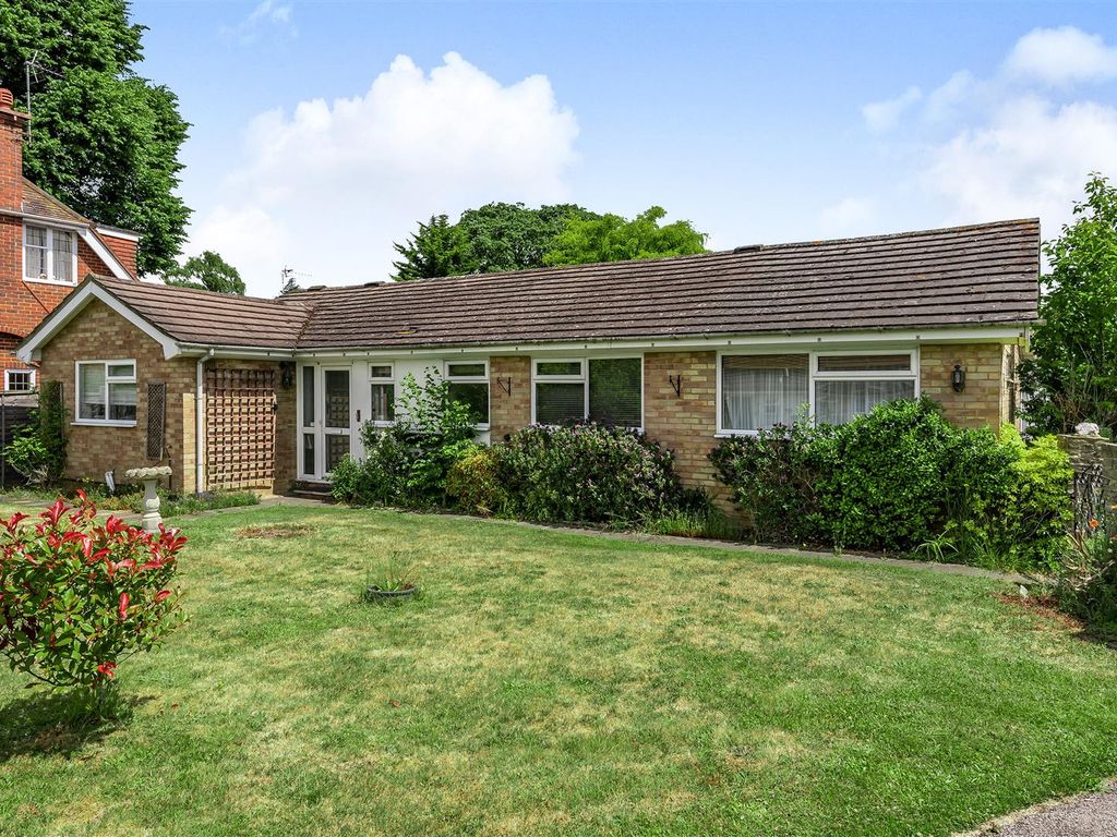4 bed detached bungalow for sale in Lime Grove, Woking GU22 Zoopla