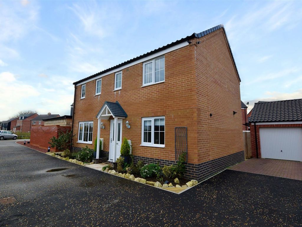 3 bed detached house for sale in Harness Maker Way, Hethersett, Norwich