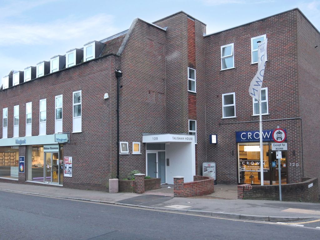 2 bed flat to rent in South Street, Dorking RH4, £1,400 pcm Zoopla