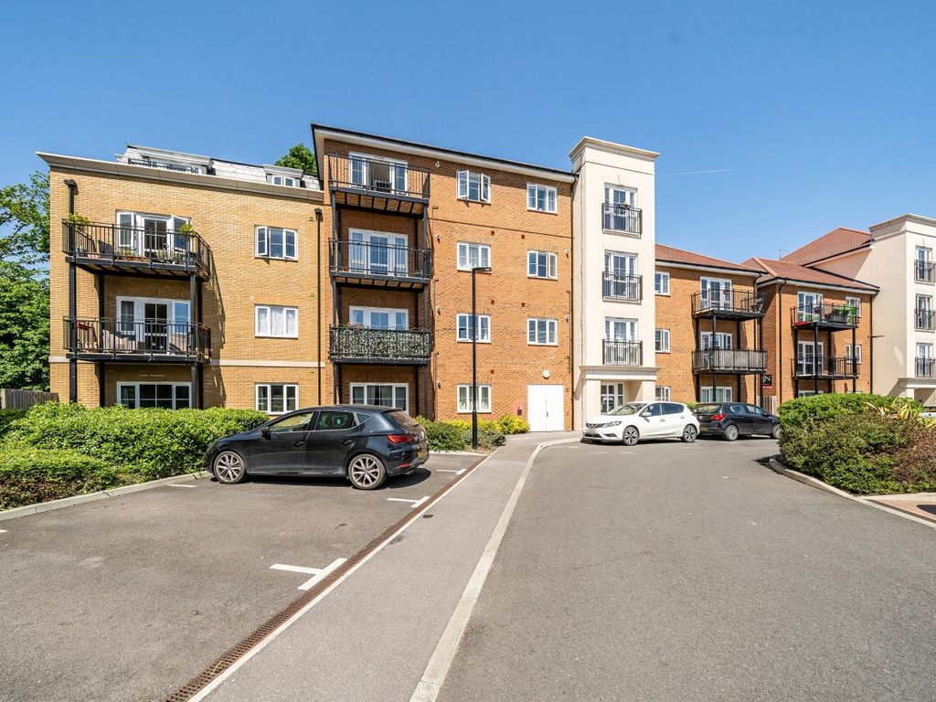 1 bed flat for sale in Alderson Grove, Hersham, WaltonOnThames KT12
