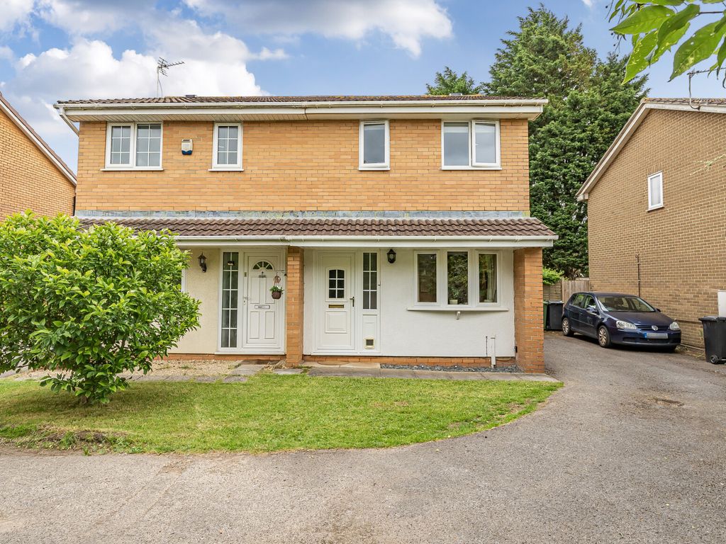 3 bed semidetached house for sale in Longs Drive, Yate, Bristol