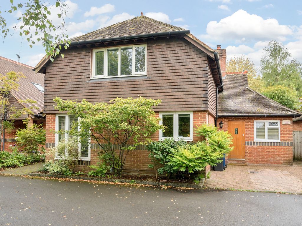 4 bed detached house for sale in Riverdale, Wrecclesham, Farnham