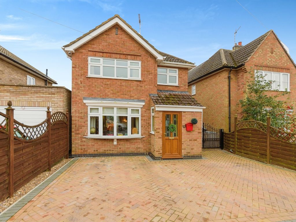 3 bed detached house for sale in Sutherland Way, Stamford PE9, £350,000 Zoopla