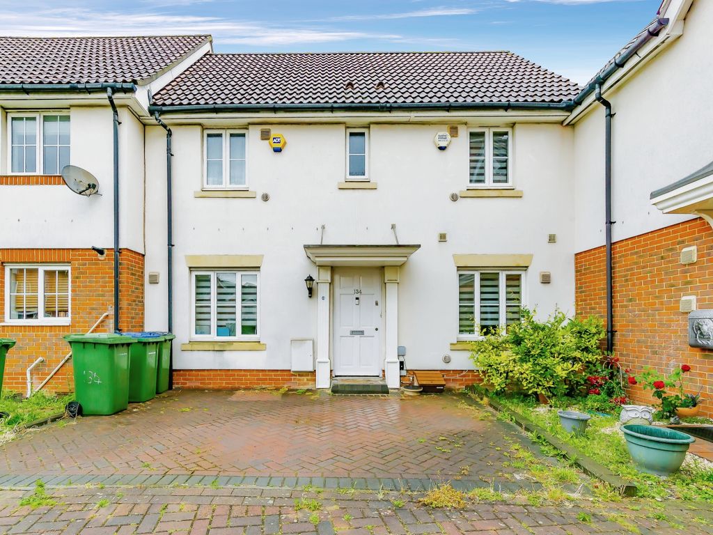 4 bed terraced house for sale in Waterside Close, London SE28, £475,000