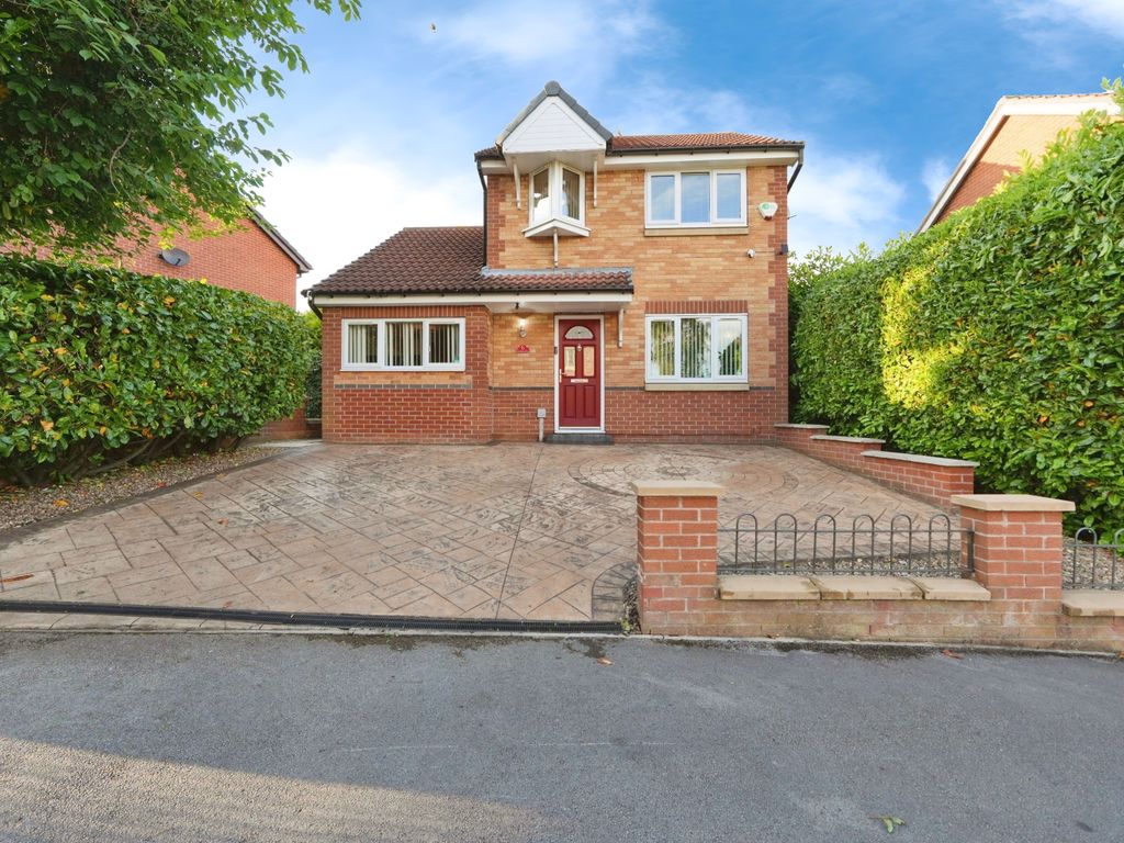 4 bed detached house for sale in Castle Hill, Wakefield WF2, £270,000