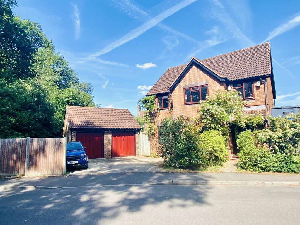 4 bed detached house for sale in Oldfield View, Hartley Wintney, Hook