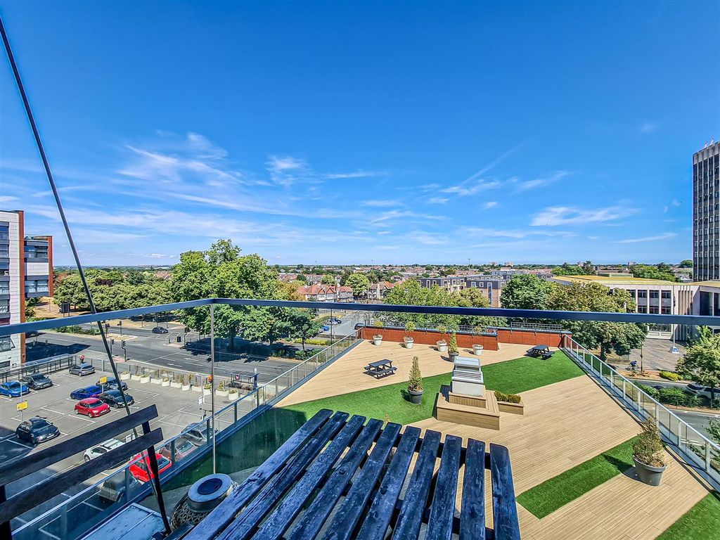 1 bed flat for sale in Beaumont Court, Victoria Avenue, SouthendOnSea