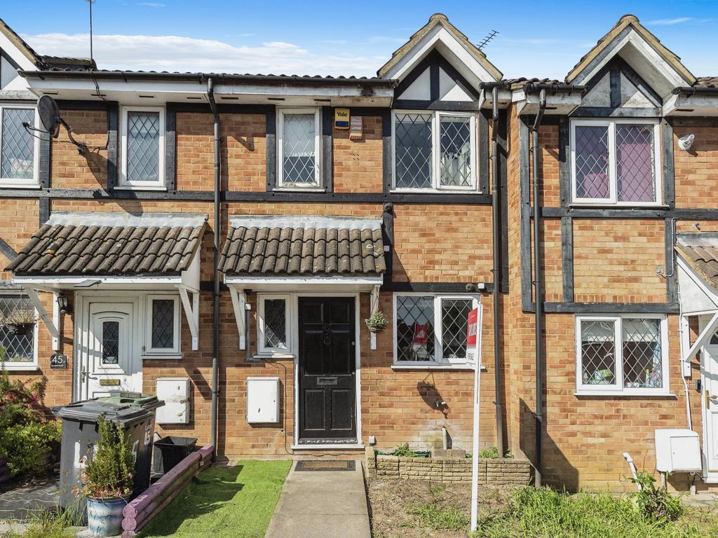 2 bed terraced house for sale in Swan Mead, Luton LU4, £250,000 Zoopla