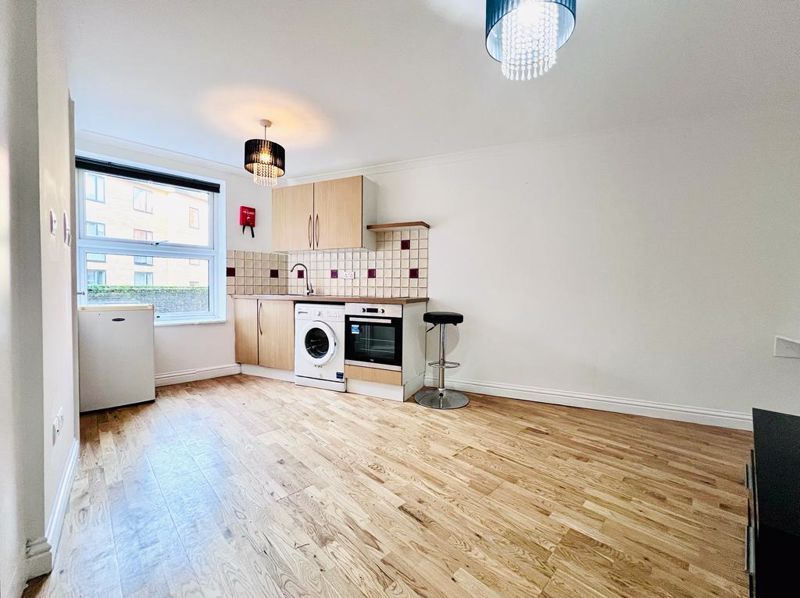 1 bed flat to rent in Stoke Newington Road, London N16, £1,350 pcm Zoopla
