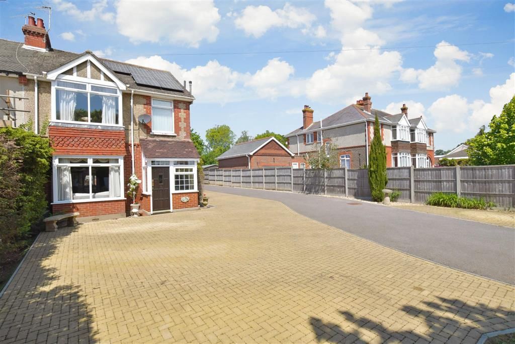 3 bed semidetached house for sale in London Road, Cowplain