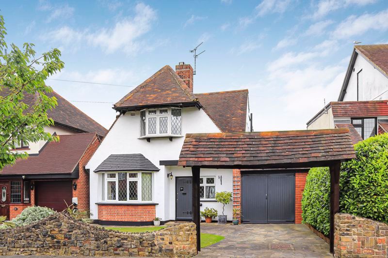 3 bed detached house for sale in Winsford Gardens, WestcliffOnSea SS0