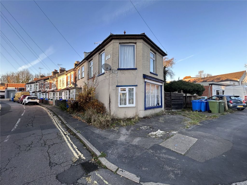 3 bed end terrace house for sale in St. Michaels Road, Aldershot