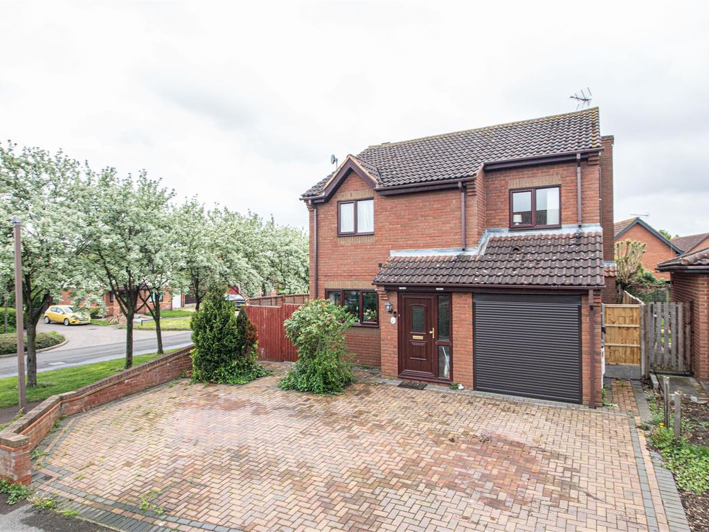 4 bed property to rent in Quince Close, Walnut Tree, Milton Keynes MK7