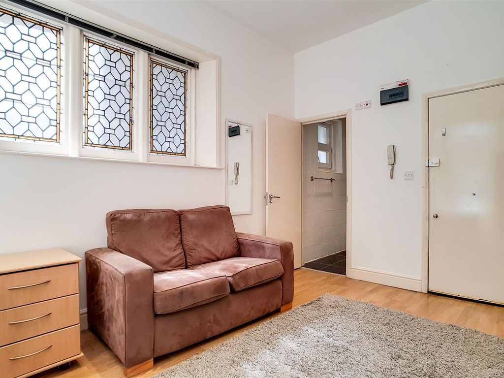 Studio to rent in Collingham Place, South Kensington SW5, £1,647 pcm