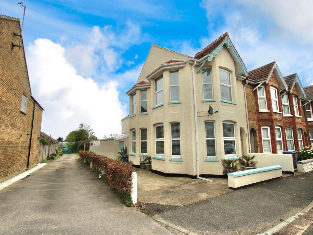 3 bed end terrace house for sale in Ravenscourt Road, Deal CT14, £