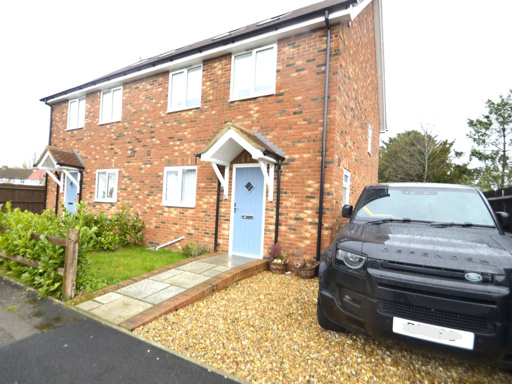 3 bed semidetached house to rent in Cranford Avenue, StainesUpon