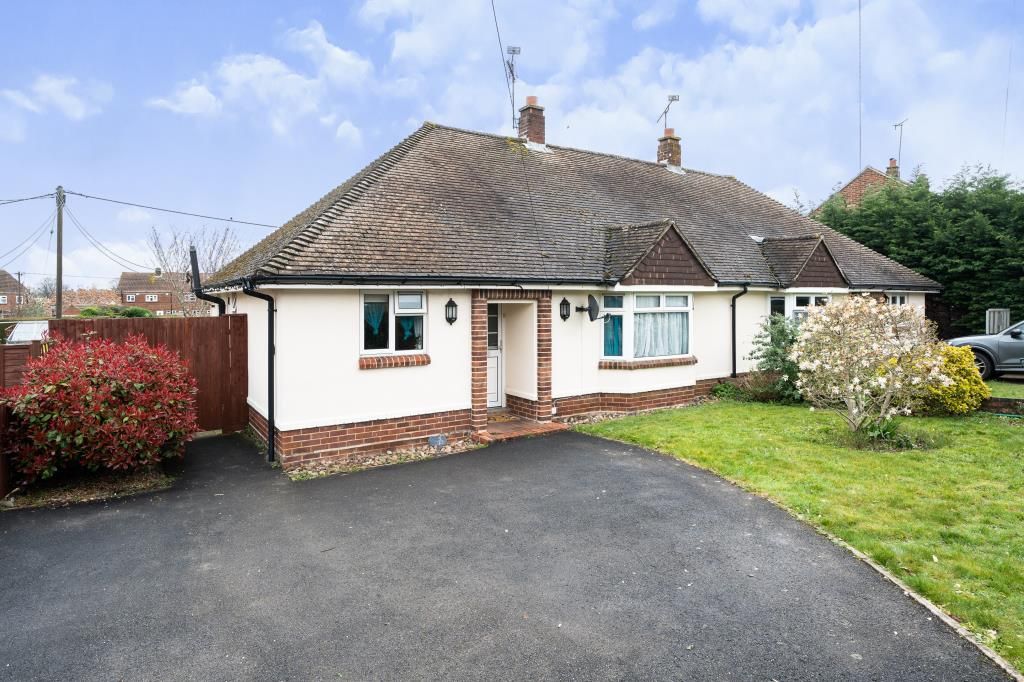 2 bed bungalow for sale in Yateley, Hampshire GU46 Zoopla