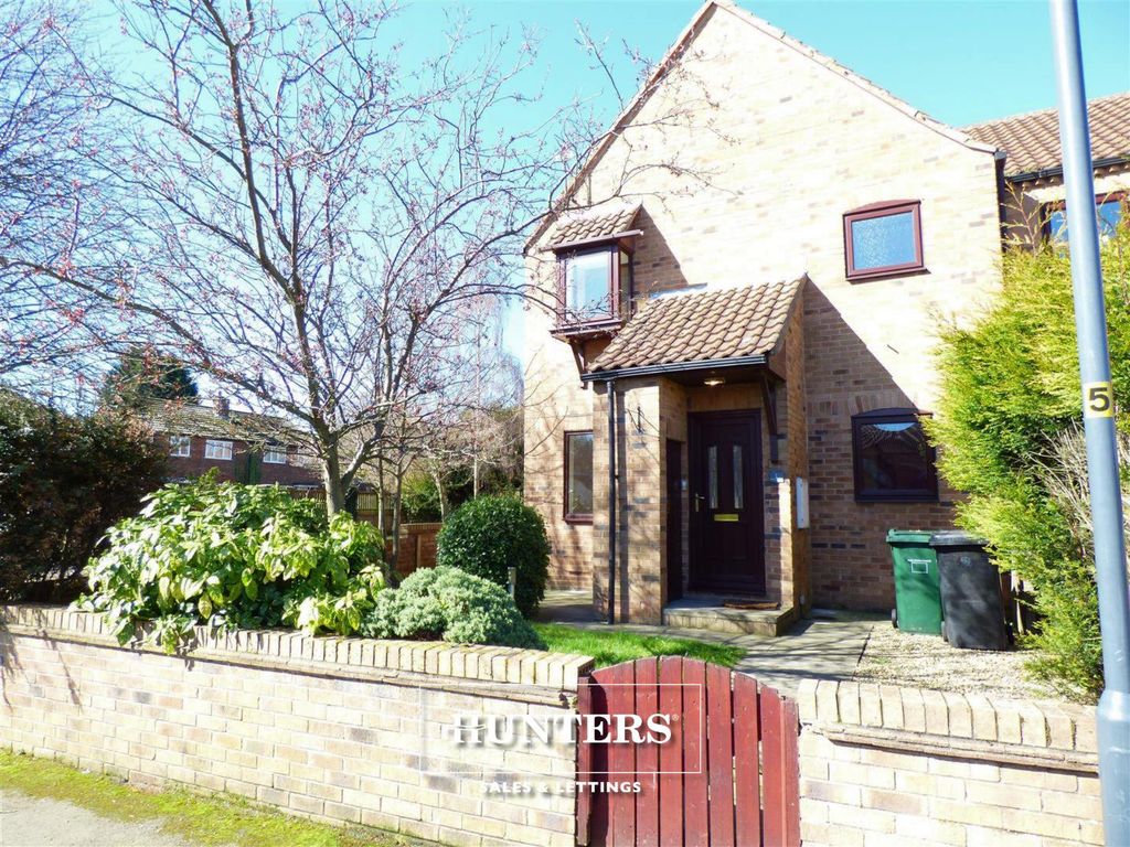 1 bed semidetached house to rent in Summerfield Drive, Byram WF11, £