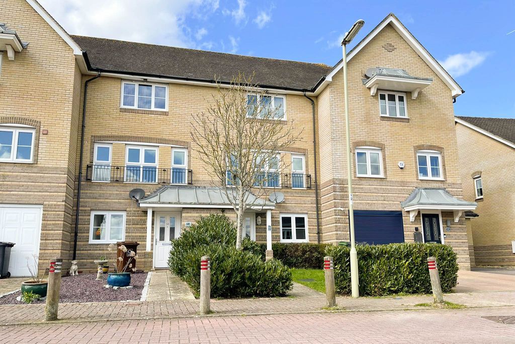 4 bed town house for sale in Wiltshire Crescent, Worting, Basingstoke