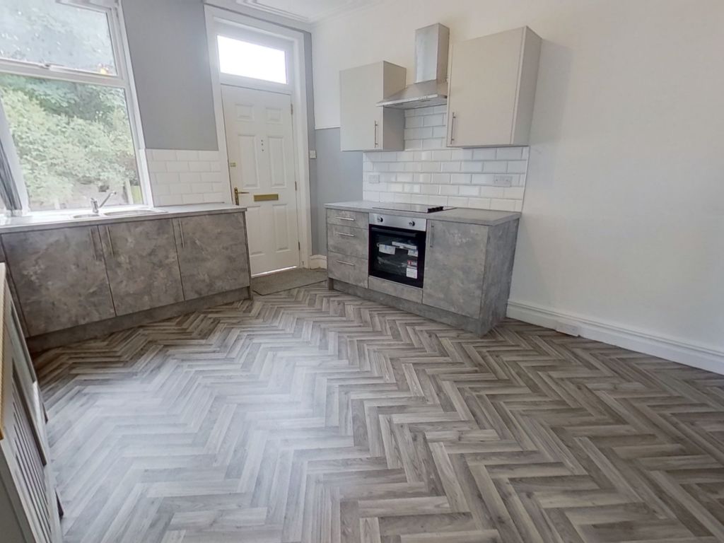 4 bed end terrace house to rent in Farnley Cresent, Farnley, Leeds LS12