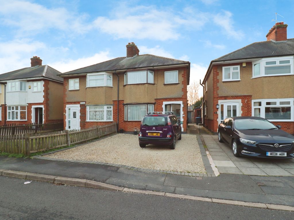 3 bed barn conversion for sale in Willoughby Place, Hillmorton, Rugby