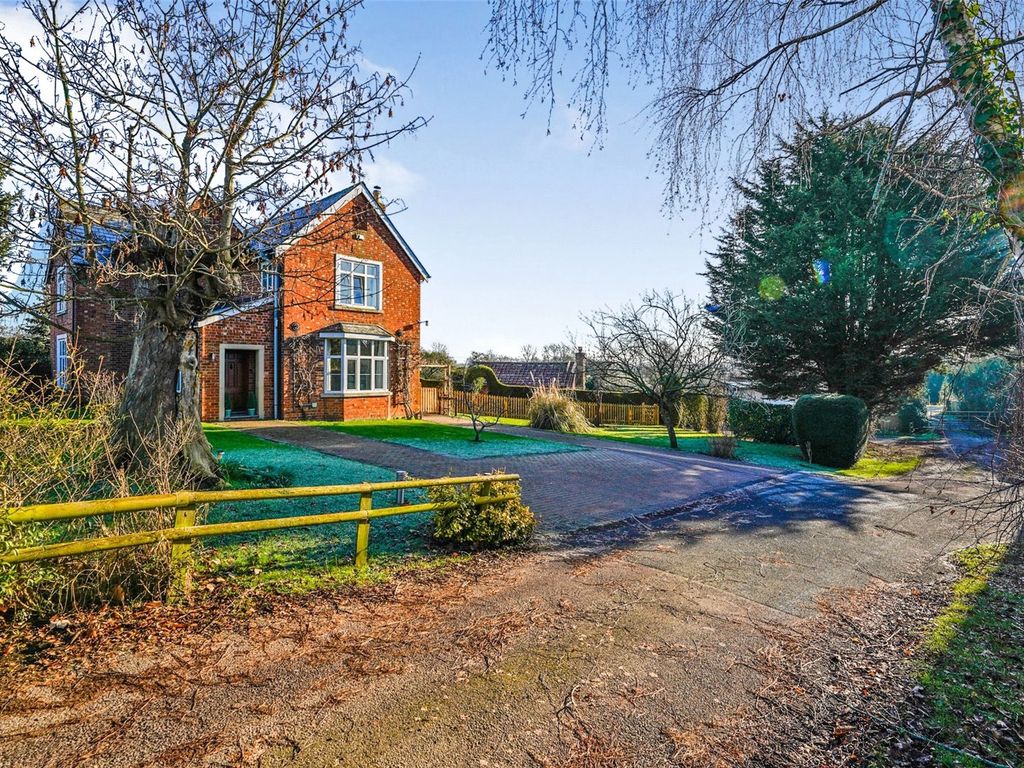 5 bed detached house for sale in Tewkesbury Road, The Leigh, Gloucester