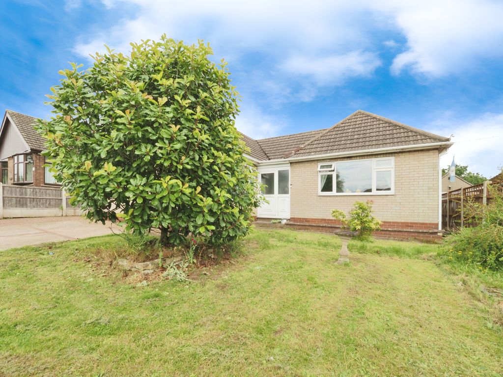 3 bed detached bungalow for sale in Windsor Crescent, Scunthorpe DN17
