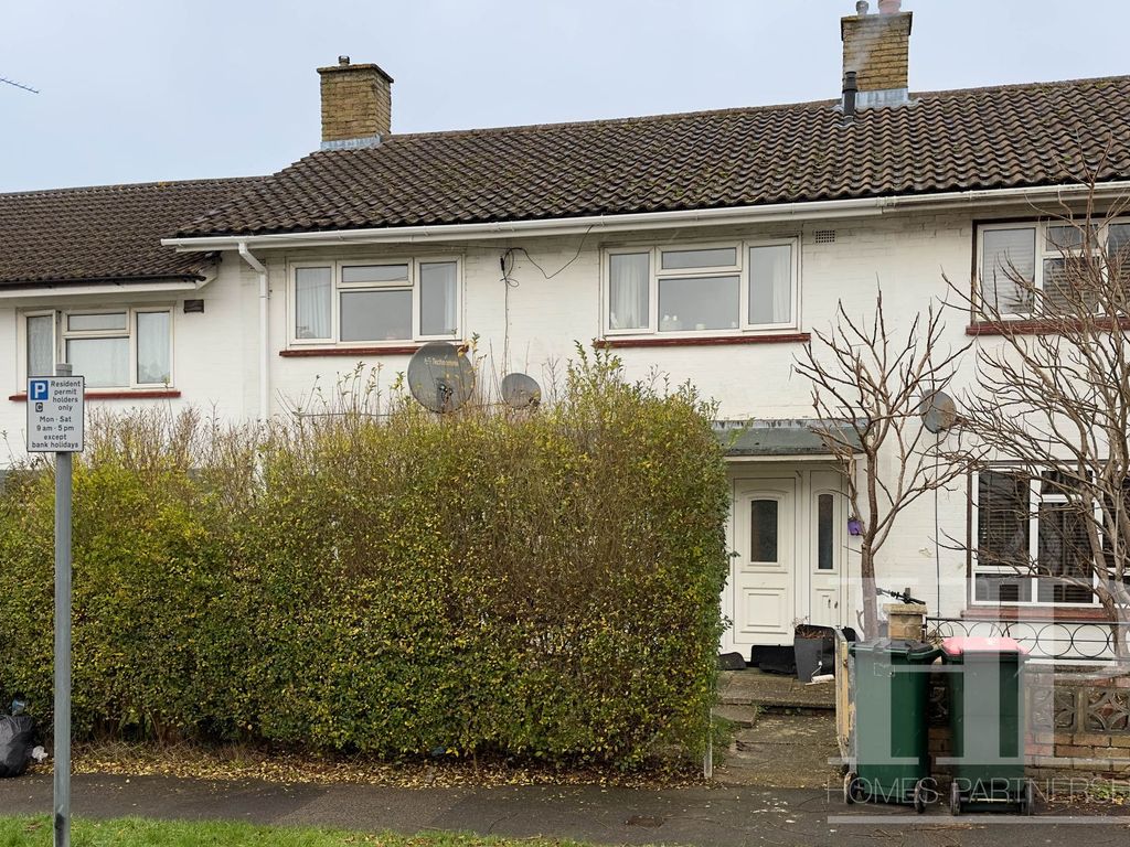 3 bed terraced house for sale in Friars Rookery, Crawley RH10, £300,000