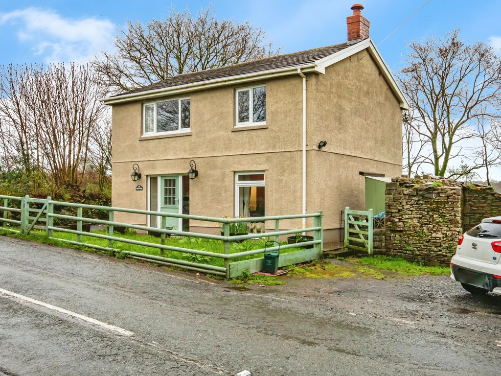 3 bed detached house for sale in Llannon, Llanelli, Carmarthenshire