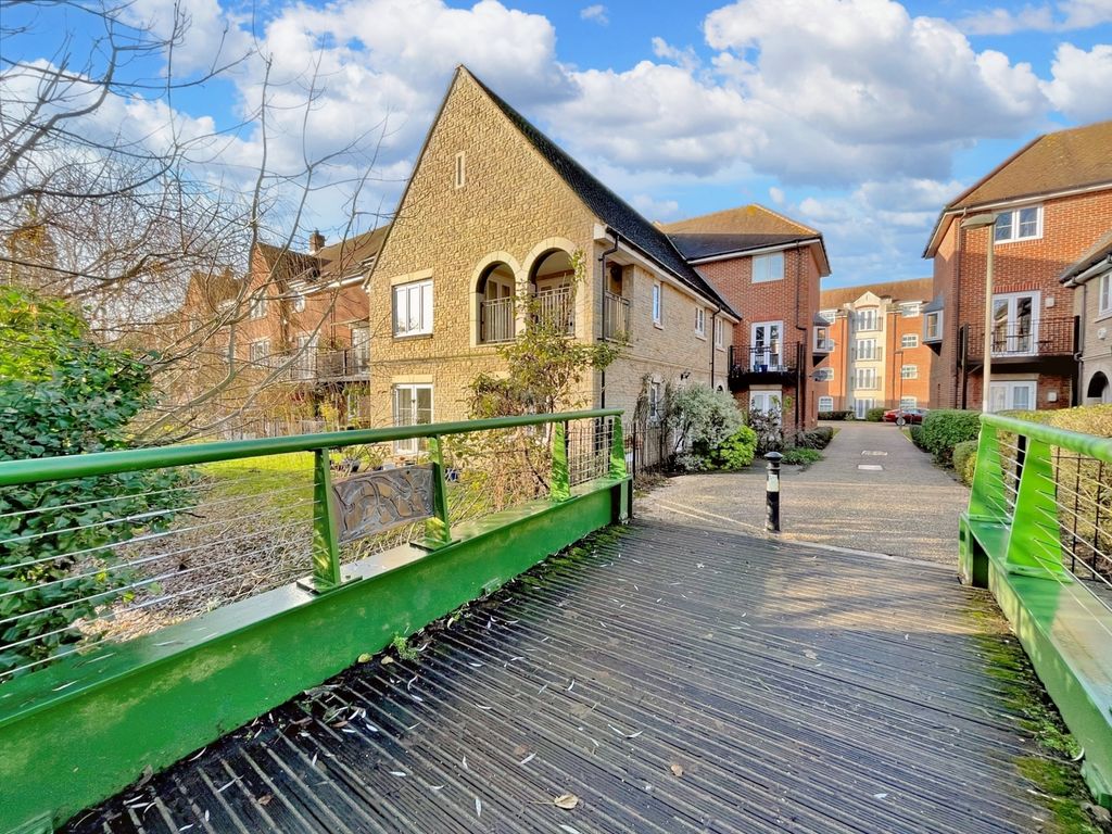 2 bed flat to rent in Thames View, Abingdon OX14, £1,250 pcm Zoopla