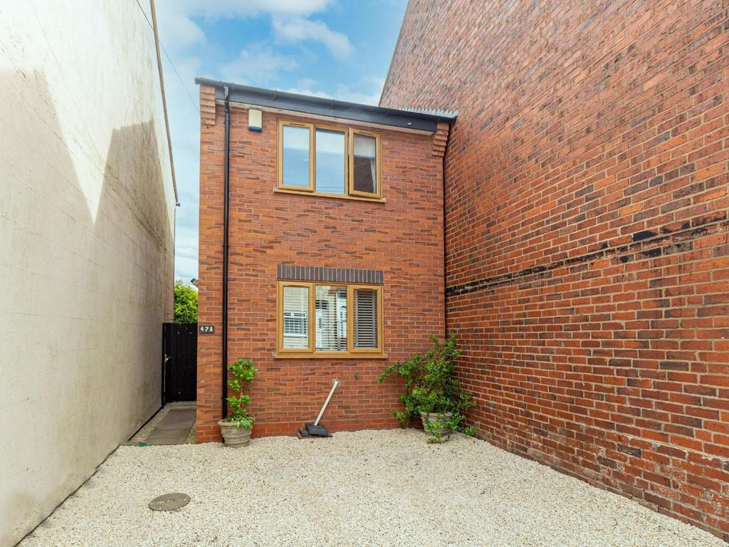 2 bed detached house for sale in Alma Street, Halesowen B63, £200,000