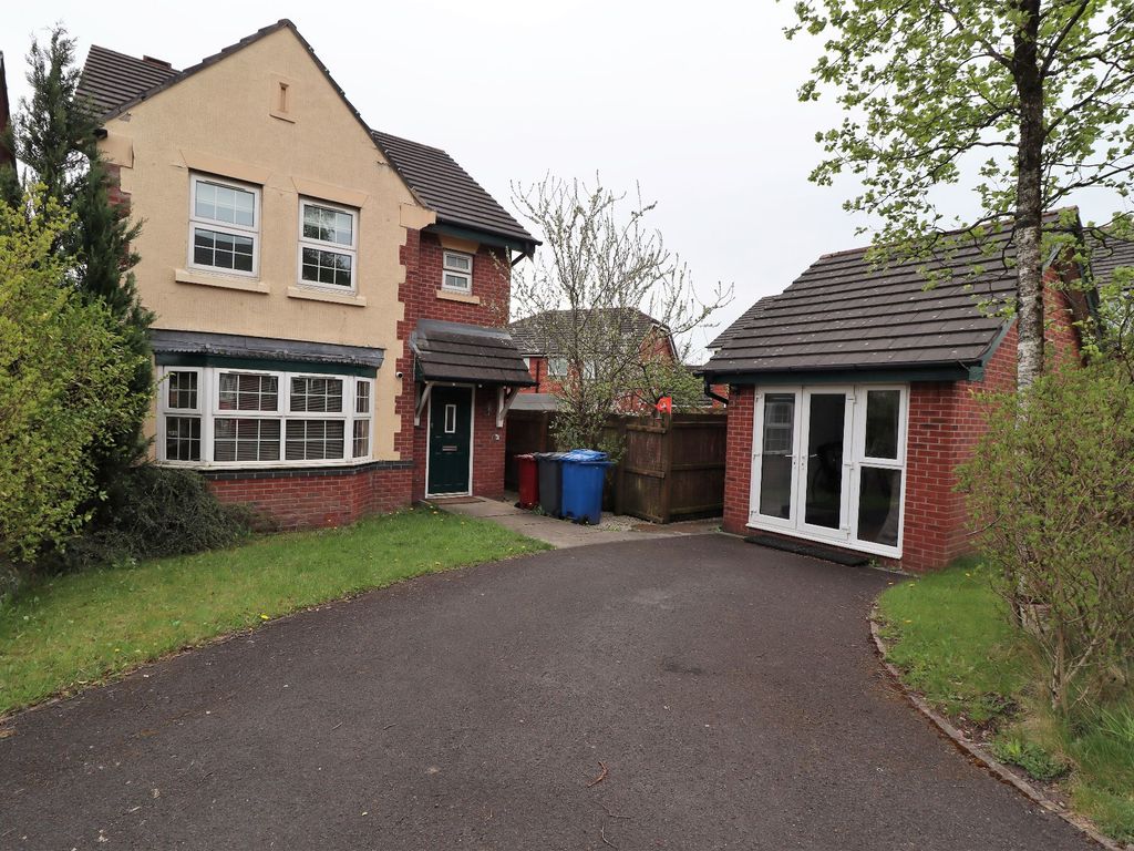3 bed detached house to rent in Pankhurst Close, Guide, Blackburn BB1