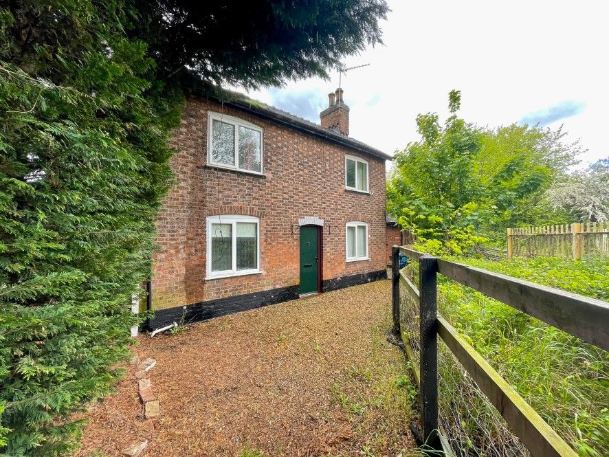 3 bed cottage for sale in 2 London Road, Stapeley, Nantwich, Cheshire