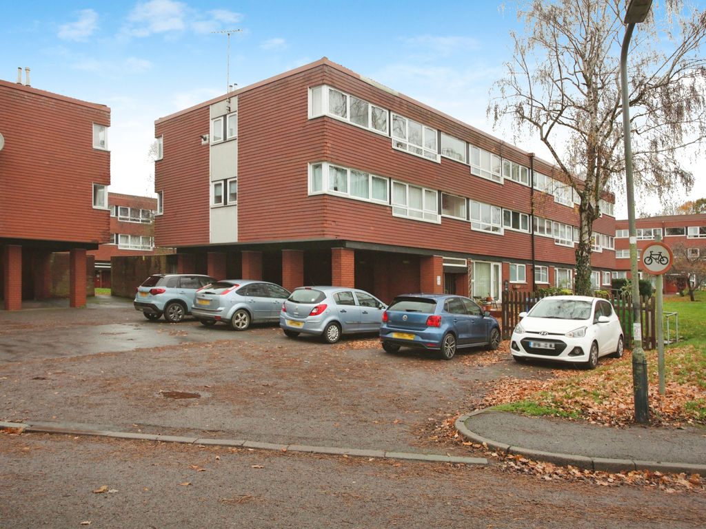2 bed flat for sale in Cleaver Gardens, Nuneaton CV10, £125,000 Zoopla