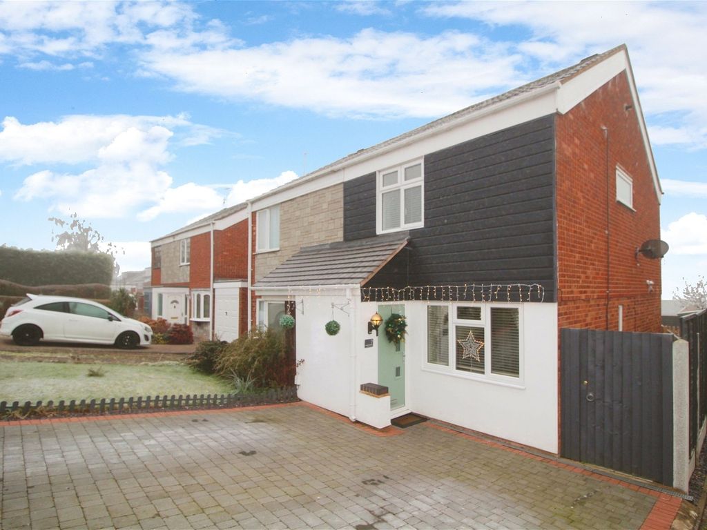 3 bed semidetached house for sale in Aintree Close, Marlpool