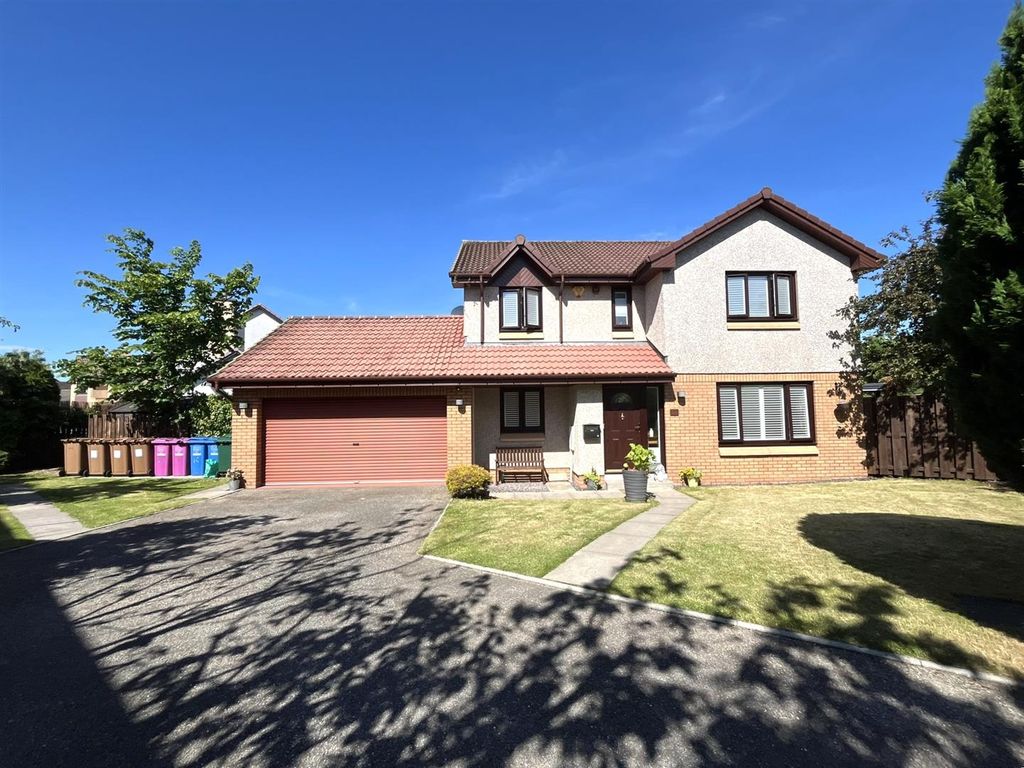 6 bed detached house for sale in Brucelands, Elgin IV30, £425,000 Zoopla