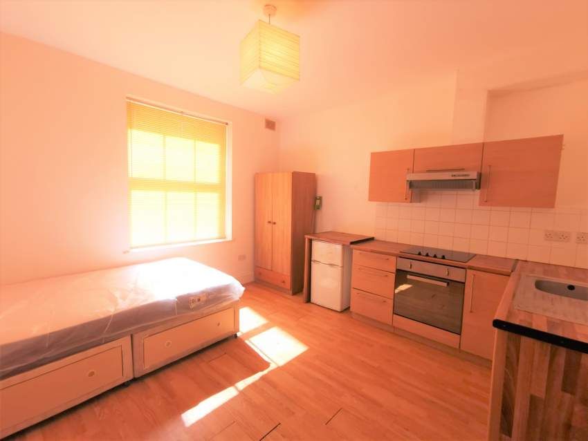 Studio to rent in Bell Mead, Holland Road, Hove BN3 Zoopla