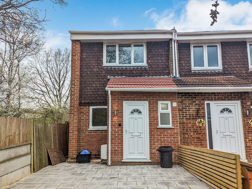 3 bed end terrace house for sale in Copper Beech Close, Ilford IG5, £