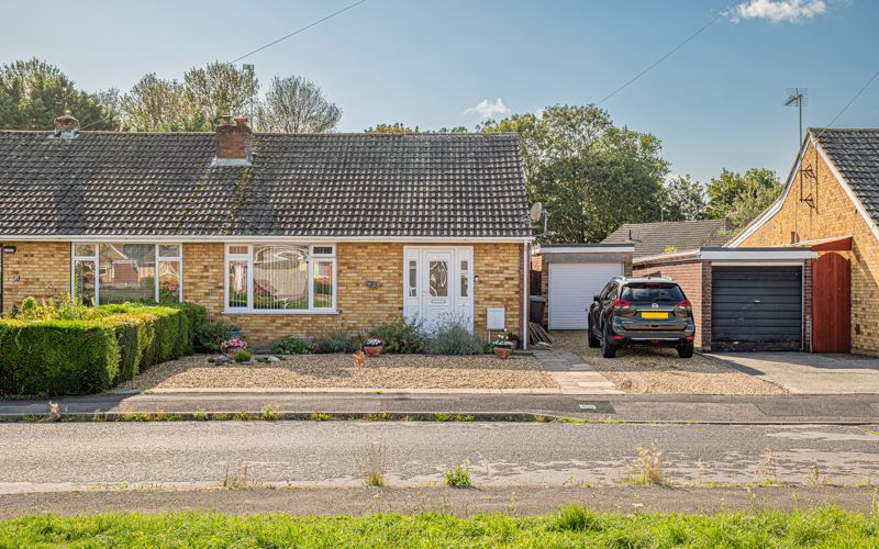 2 bed semidetached bungalow for sale in Hornbeam Crescent, Melksham