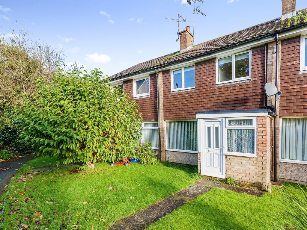 3 bed terraced house for sale in Holly Close, Horsham RH12 Zoopla