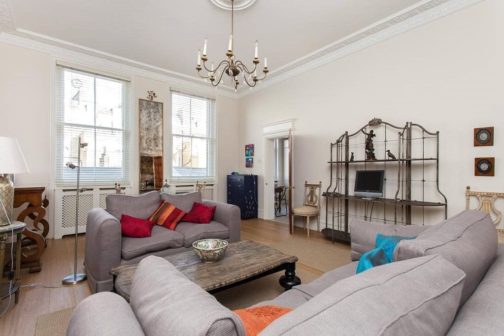 2 bed flat to rent in Roland Gardens, South Kensington SW7, £4,000 pcm